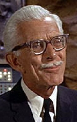 Alan Napier - bio and intersting facts about personal life.