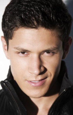 Alex Meraz - bio and intersting facts about personal life.