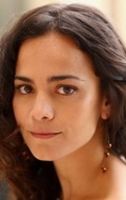 Alice Braga - bio and intersting facts about personal life.