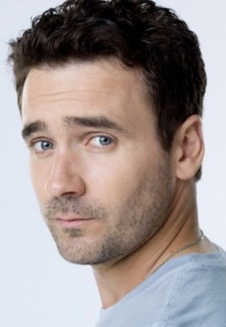 Allan Hawco - bio and intersting facts about personal life.