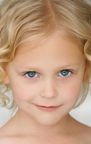 Alyvia Alyn Lind pictures
