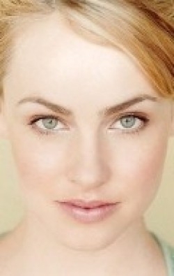 Amanda Schull - bio and intersting facts about personal life.
