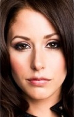 Amanda Crew - bio and intersting facts about personal life.