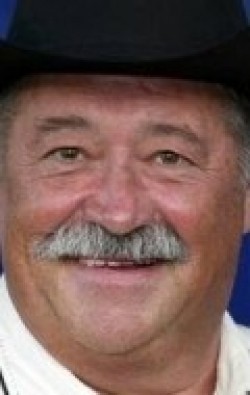 Barry Corbin - bio and intersting facts about personal life.