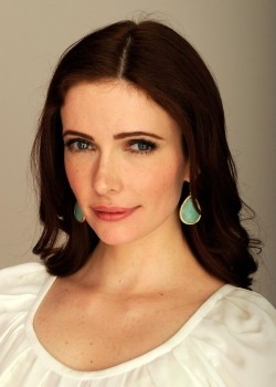 Bitsie Tulloch - bio and intersting facts about personal life.