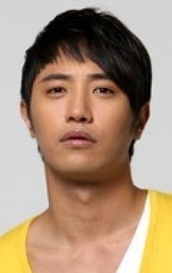 Jin Goo - bio and intersting facts about personal life.