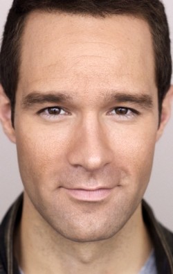 Chris Diamantopoulos - bio and intersting facts about personal life.