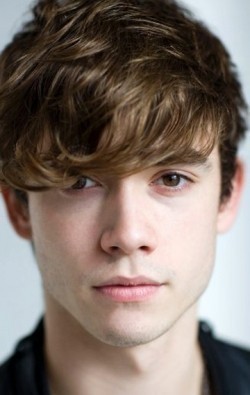 Jamie Blackley - bio and intersting facts about personal life.