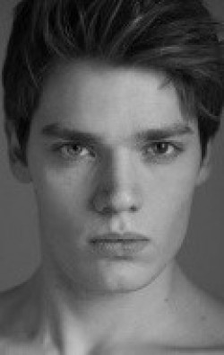 Dominic Sherwood pictures