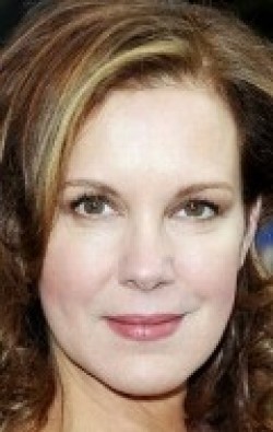 Elizabeth Perkins - bio and intersting facts about personal life.