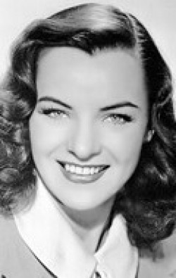 Ella Raines - bio and intersting facts about personal life.