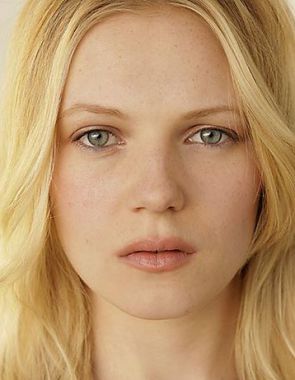 Emma Bell pictures