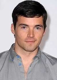 Ian Harding - bio and intersting facts about personal life.
