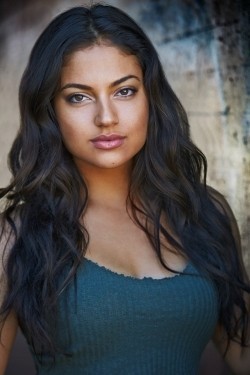 Inanna Sarkis - bio and intersting facts about personal life.