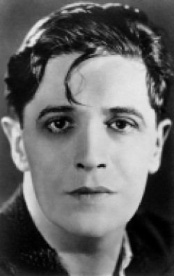 Ivor Novello - bio and intersting facts about personal life.