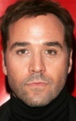Recent Jeremy Piven pictures.