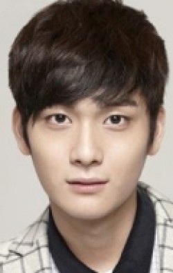 Jo Yoon Woo - bio and intersting facts about personal life.