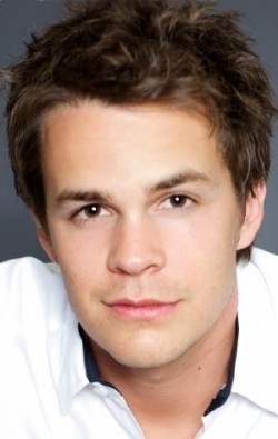 Johnny Simmons pictures