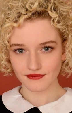 Julia Garner - bio and intersting facts about personal life.
