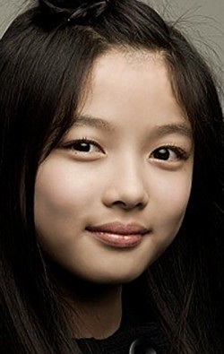 Kim Yoo Jeong - bio and intersting facts about personal life.