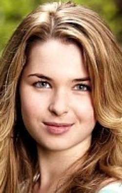 Kirsten Prout - bio and intersting facts about personal life.