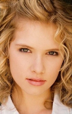 Claudia Lee - bio and intersting facts about personal life.