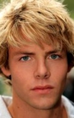 Lachlan Buchanan - bio and intersting facts about personal life.