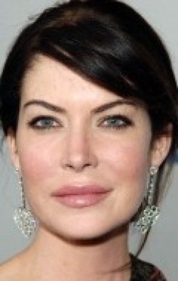 Lara Flynn Boyle - bio and intersting facts about personal life.