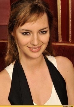 Louise Bourgoin - bio and intersting facts about personal life.