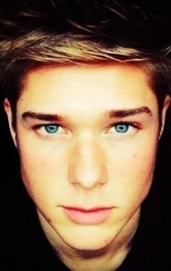 Mason Dye - bio and intersting facts about personal life.