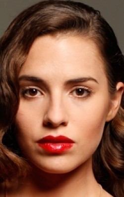 Melia Kreiling - bio and intersting facts about personal life.