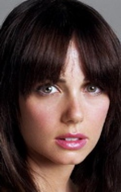 Mia Kirshner - bio and intersting facts about personal life.