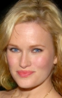 Nicholle Tom - bio and intersting facts about personal life.