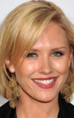 Nicky Whelan - bio and intersting facts about personal life.