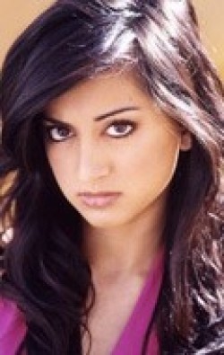Noureen DeWulf - bio and intersting facts about personal life.