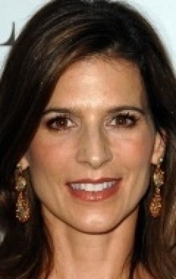 Perrey Reeves - bio and intersting facts about personal life.
