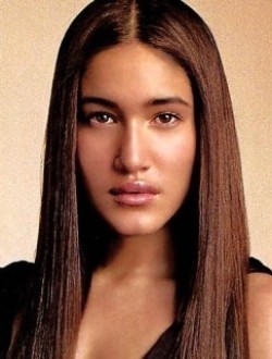 Q'Orianka Kilcher - bio and intersting facts about personal life.