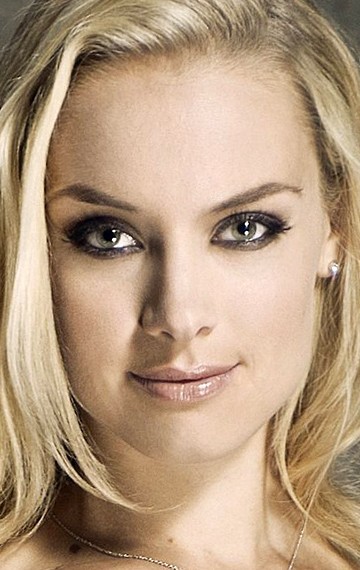 Rachel Skarsten - bio and intersting facts about personal life.