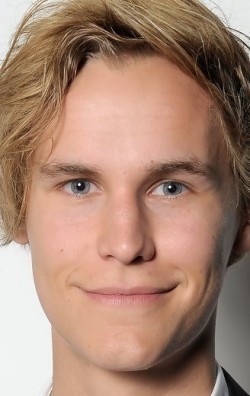Rhys Wakefield pictures