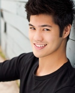 Ross Butler - bio and intersting facts about personal life.
