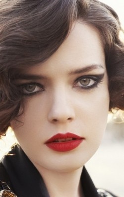Roxane Mesquida - bio and intersting facts about personal life.