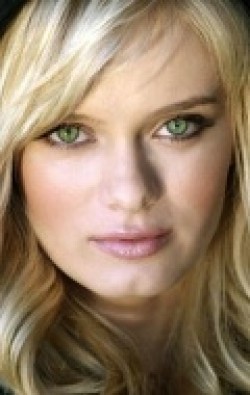 Sara Paxton - bio and intersting facts about personal life.