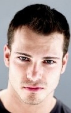 Shawn Roberts pictures