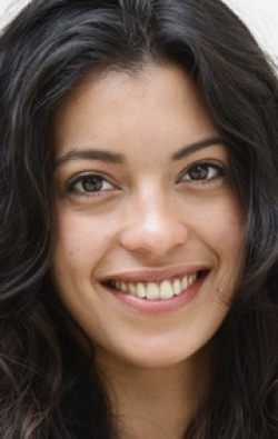 Stephanie Sigman - bio and intersting facts about personal life.