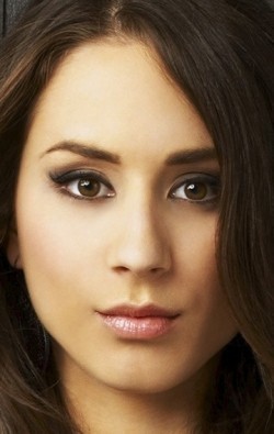 Troian Avery Bellisario - bio and intersting facts about personal life.