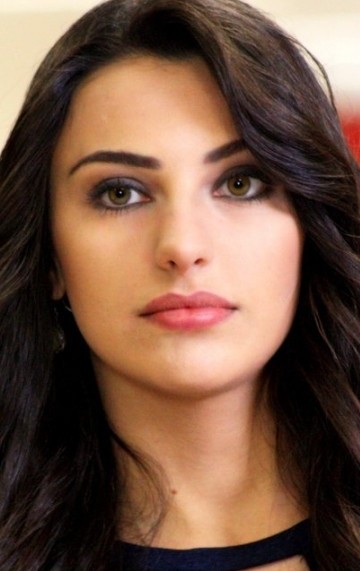 Tuvana Türkay - bio and intersting facts about personal life.
