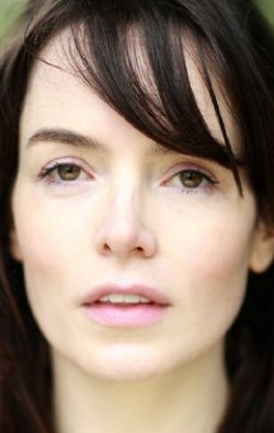 Valene Kane - bio and intersting facts about personal life.