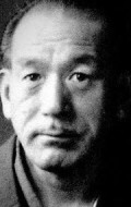 Yasujiro Ozu - bio and intersting facts about personal life.